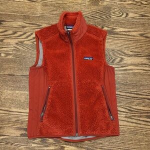 Patagonia fitted retro fleece vest, burnt orange